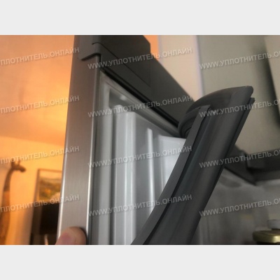 Уплотнитель двери холодильника Bosch KGN39 (БОШ KGN39)